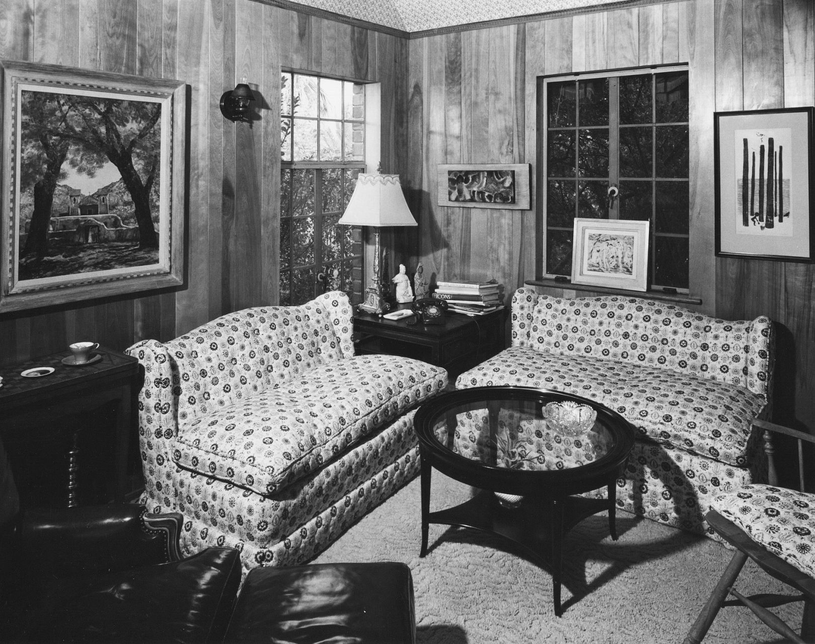 1960 Tucson home photos: A Tudor house filled with art